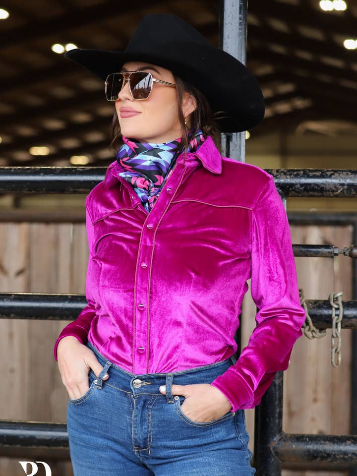 CHEMISE DE PERFORMANCE EN VELOURS FUCHSIA (ADULTE) pour la vente par Ranch Dress'n