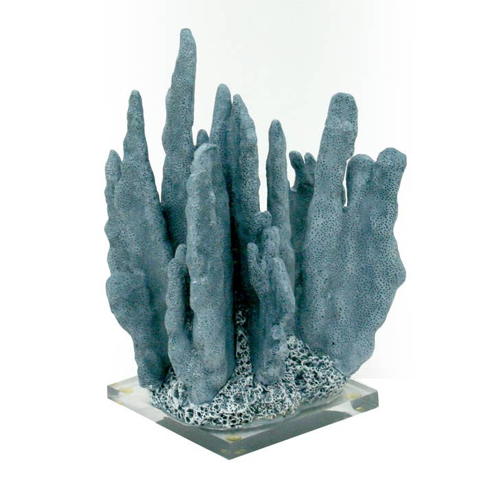 Base en acrylique Faux Blue Ridge Coral pour la vente par Modern Coastal by Contrast Inc.