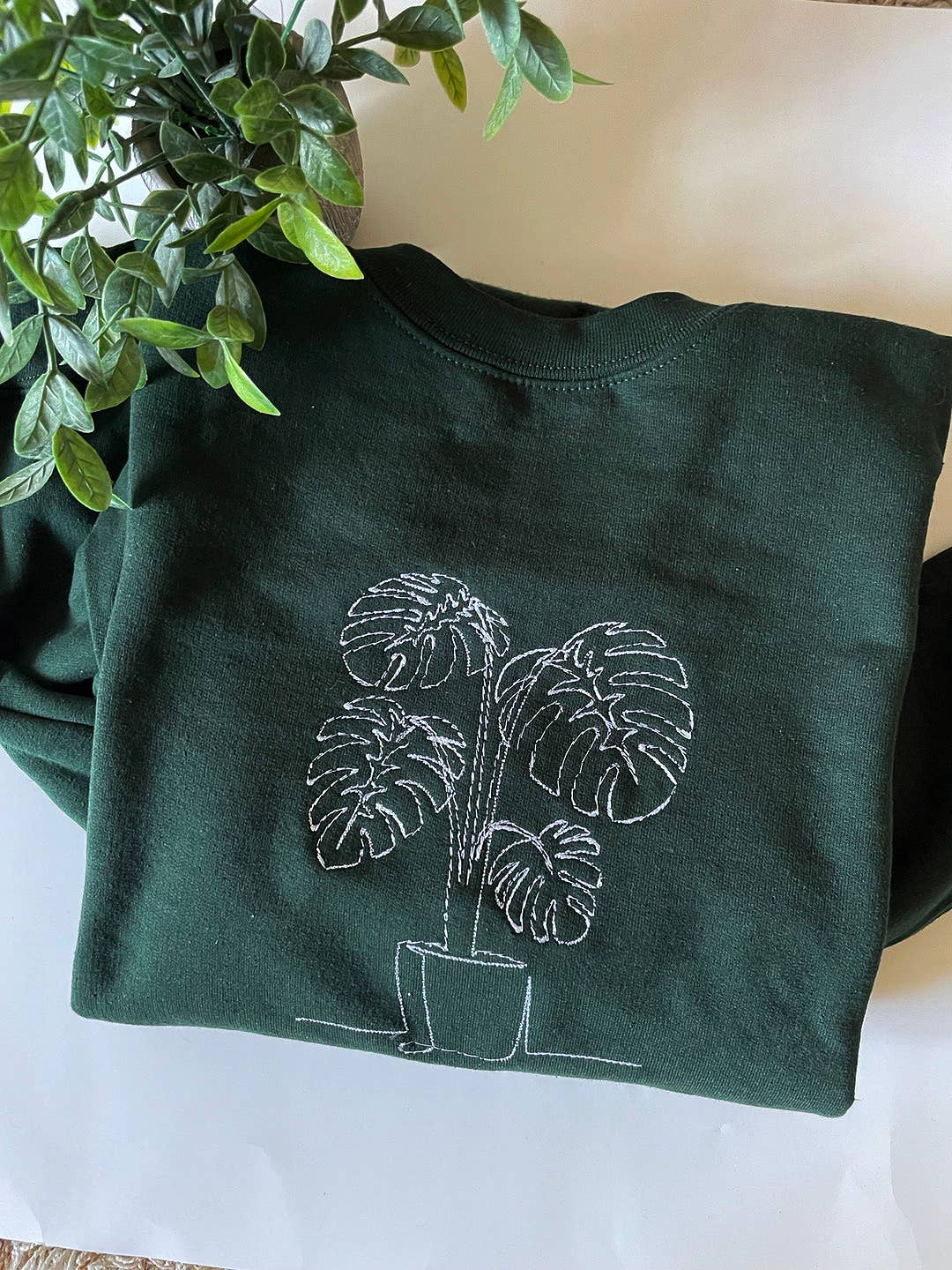 One Nine – wholesale Sweatshirt - Dam – Växtbroderitröja/Monstera Plant1
