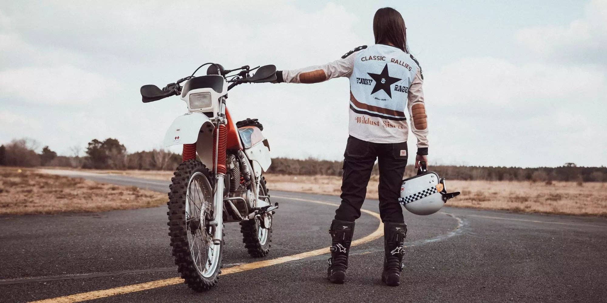 WILDUST - Wholesale Screen Printed T-Shirt - Women's - JERSEY CROSS - CLASSIC RIDER8