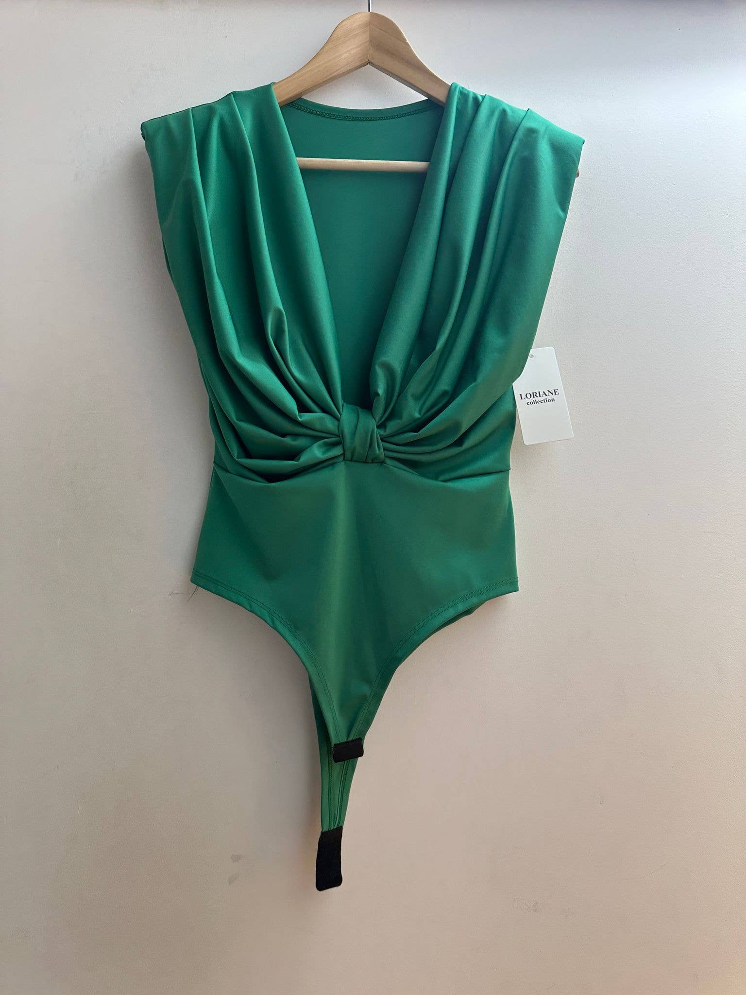 LORIANE – Großhandel Body – Damen – Uni-Body ohne Ärmel mit V-Ausschnitt, Einheitsgröße10