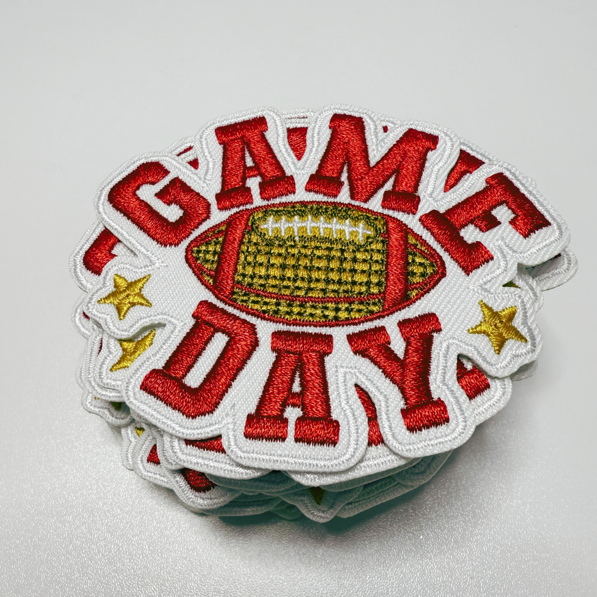 TEELUX – wholesale Lapp – 3" SPELDAG i RÖD fotboll - Broderad hattmärke2