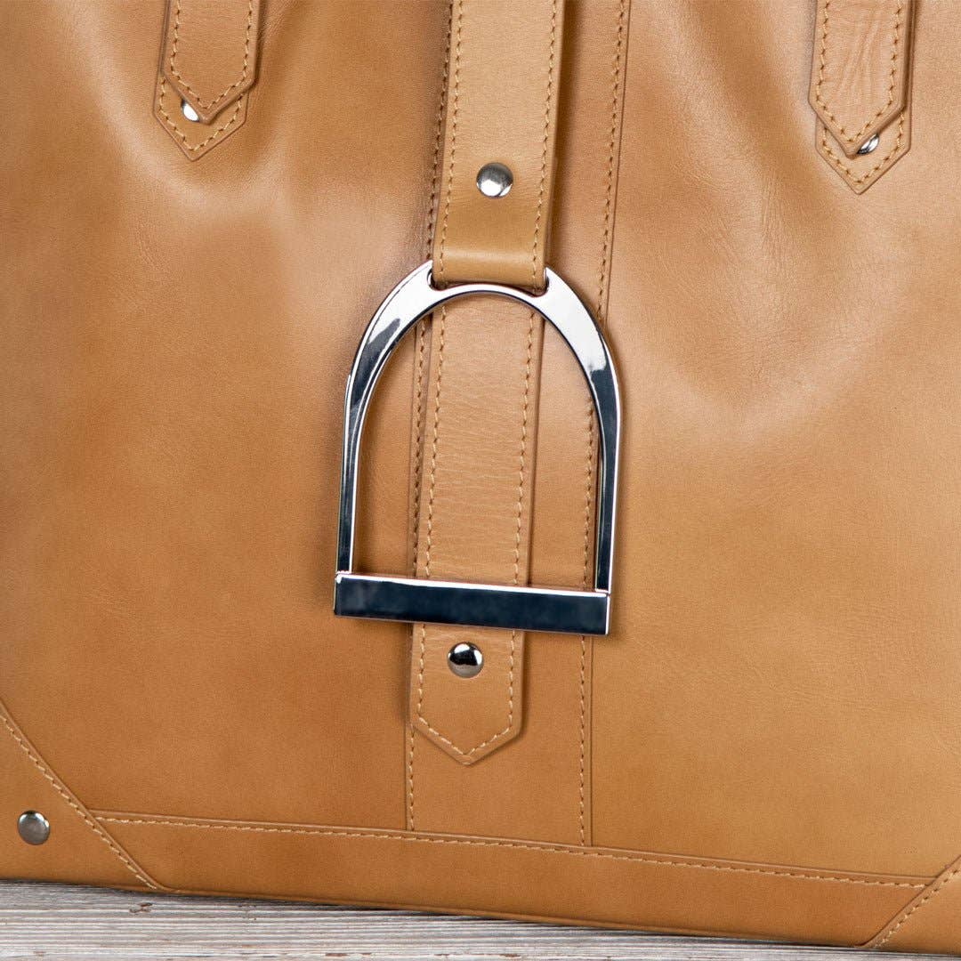 URBAN-EQUESTRIAN – Großhandel Tragetasche – Damen – Signatur - Reitsteigbügel Tote Luxus Lederhandtasche in Karamell3
