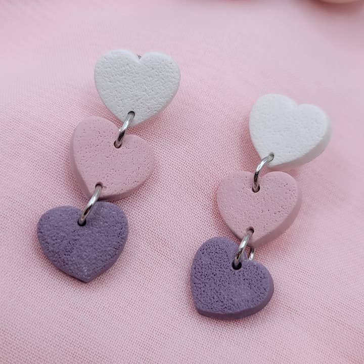 Tandem Heart Dangle oorbellen van polymeerklei voor wholesale door Nik Nak Design Co.