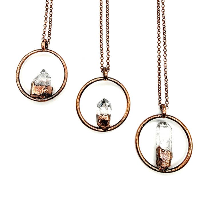 Collier Crystal Halo - Quartz transparent pour la vente par MergingMetals