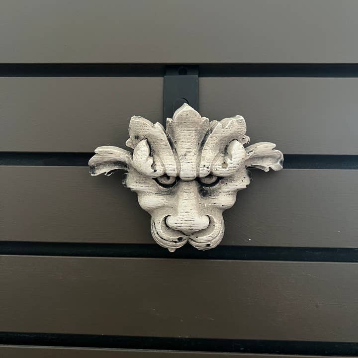 Masterpiece Studio - Wholesale Wall Accent - Lion Face Cutout Wall Plaque (PL20)1