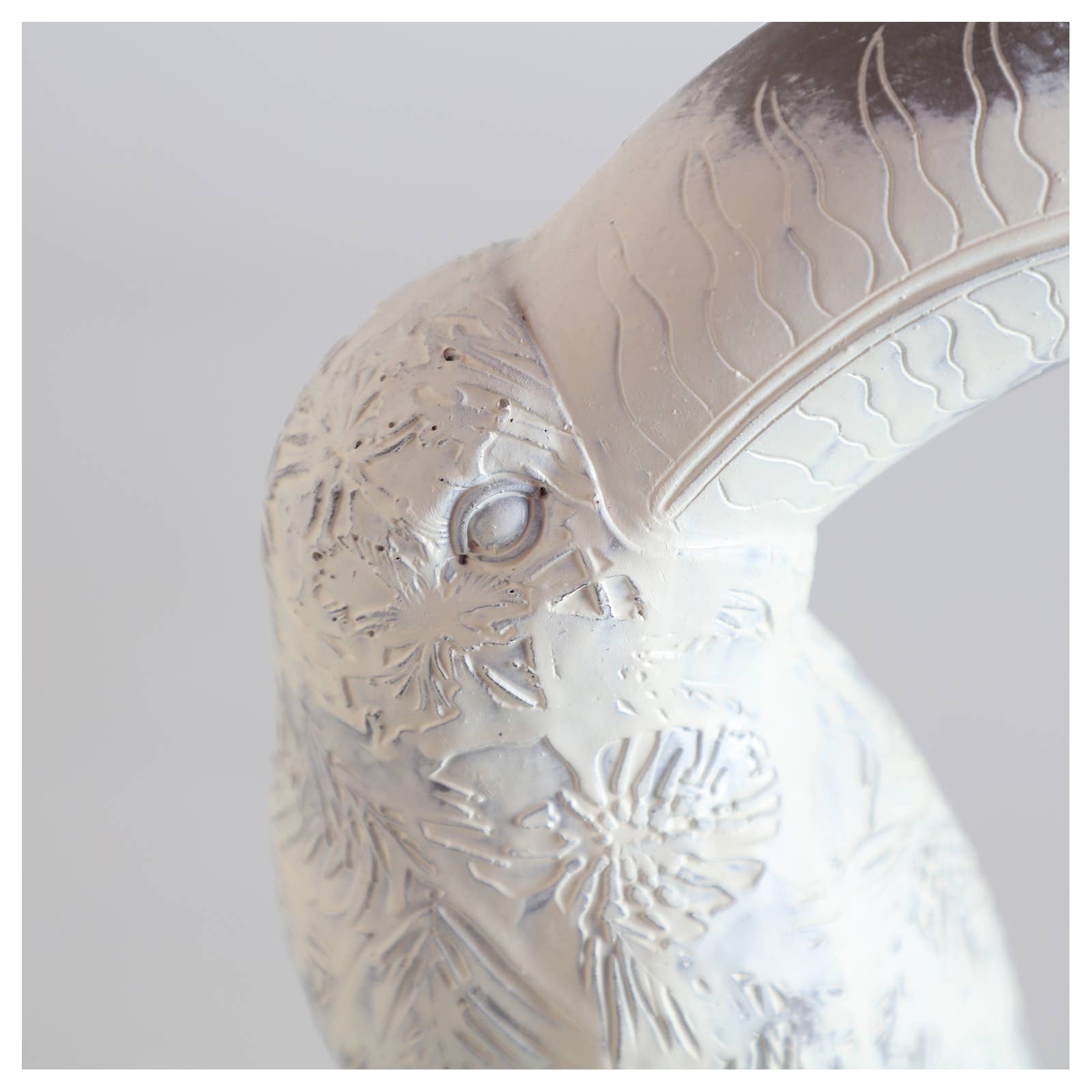 B&B - Wholesale Decorative Figurine - Toucan Figure, Made of Resin, in White Color, 15X10X24cm1