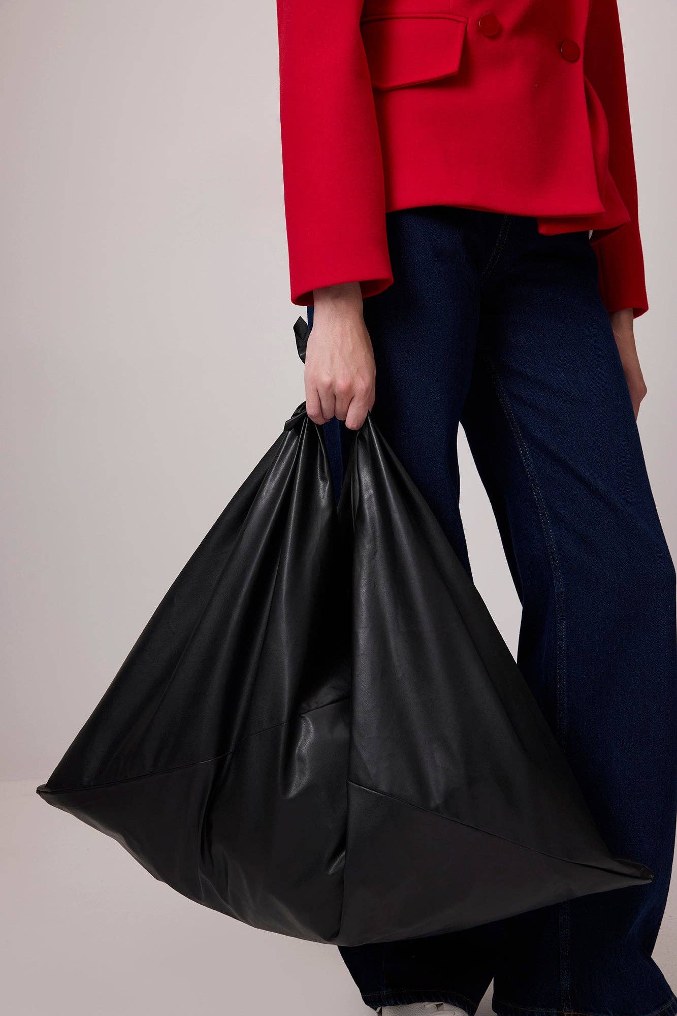 Siyah Oversized Faux Leather Shoulder Tote for wholesale on Faire1