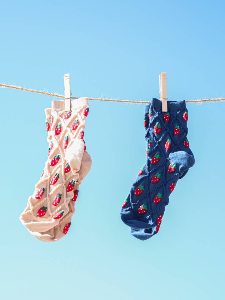 VERY J - Wholesale Socks - Women's - SC10040C-Strawberry Printed Textured Crew Socks