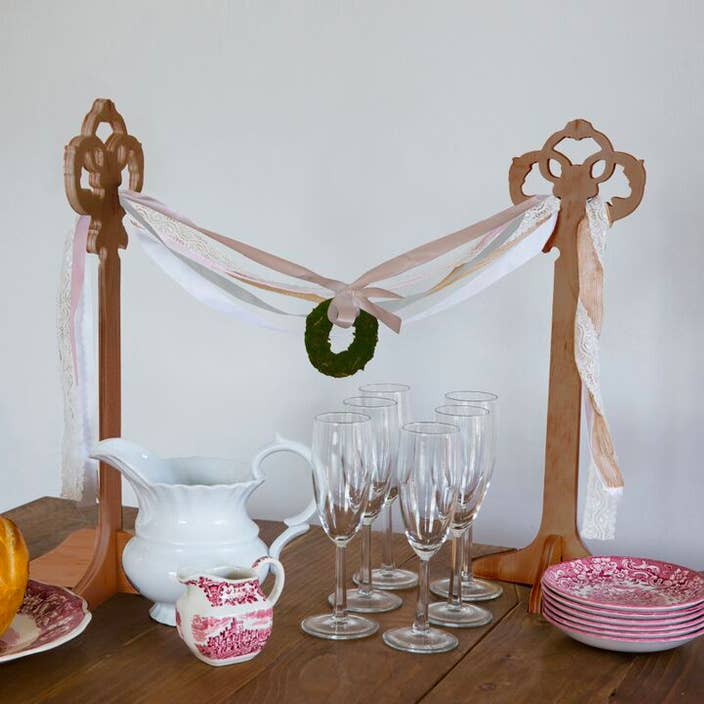 Tischplatte Hölzerne Garland Ständer für den Großhandel von Tin Parade