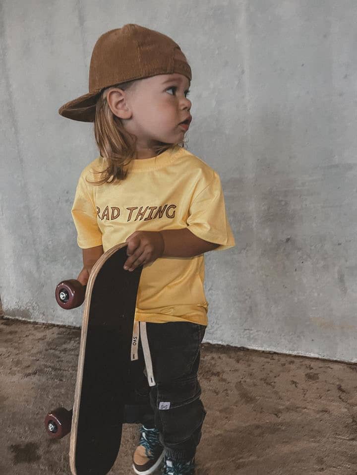 Little Rad Things - Vente T-shirt sérigraphié – enfant - Vêtements garçons Where The Rad Things Are jaune - Fabriqué aux USA6