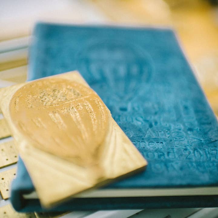 J6L Präglad Dagbok med Linjer (Hel-Läderbunden) för wholesale av Bomo Art Budapest