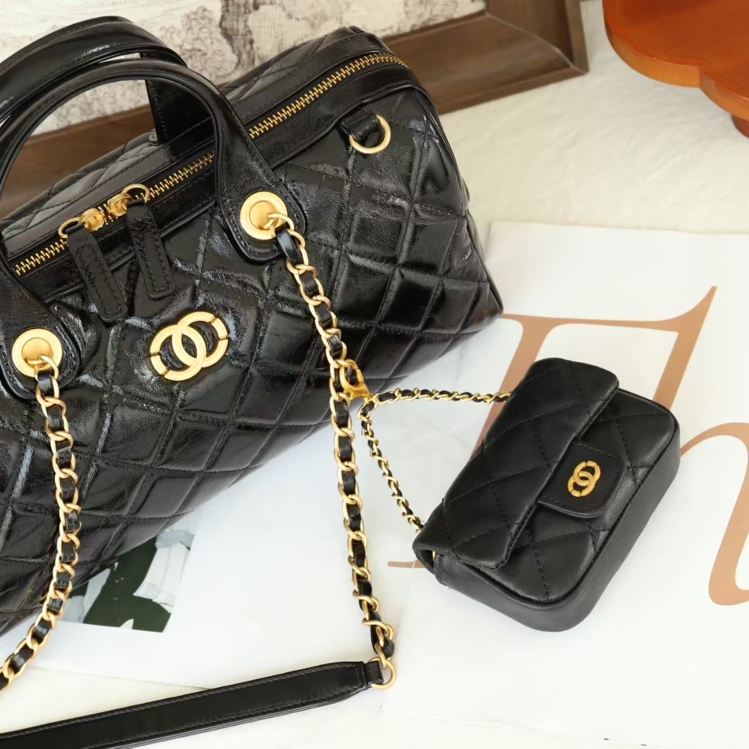 Pretty Persuasions – bolsa tiracolo - Mulher por atacado – PL25034 Mini Carteira com Pendente em Pele com Costura de Acolchoado0