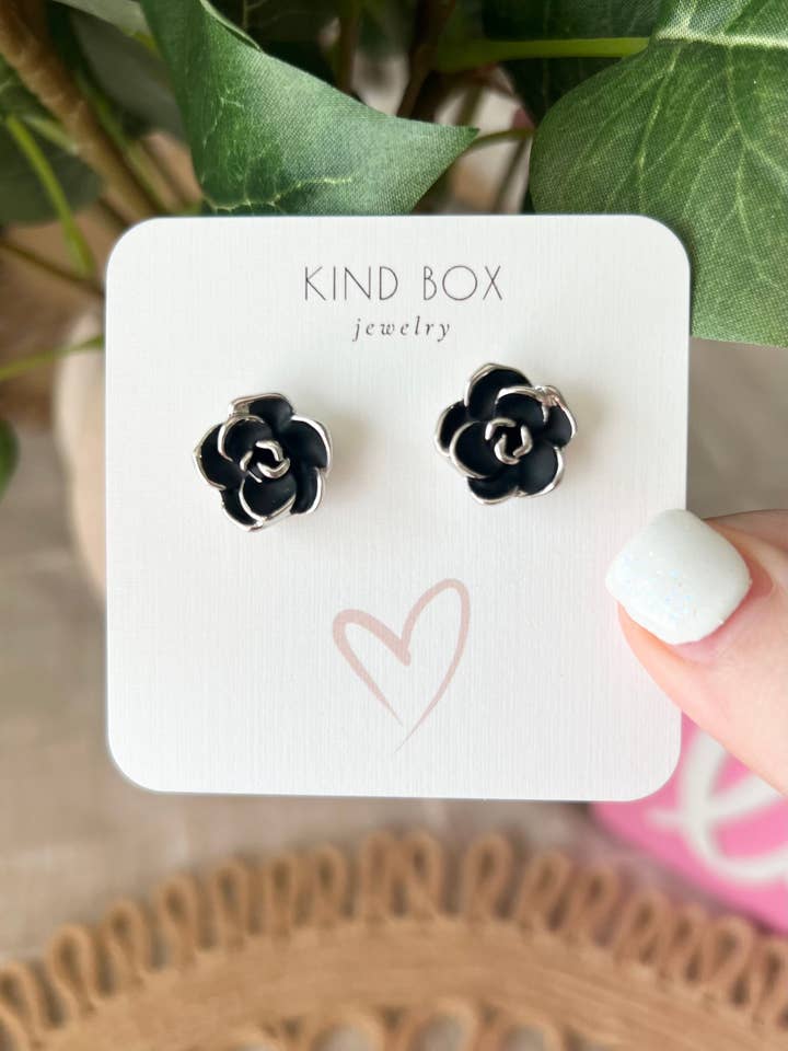 Earrings: Black Flower with Silver for wholesale by Kind Box