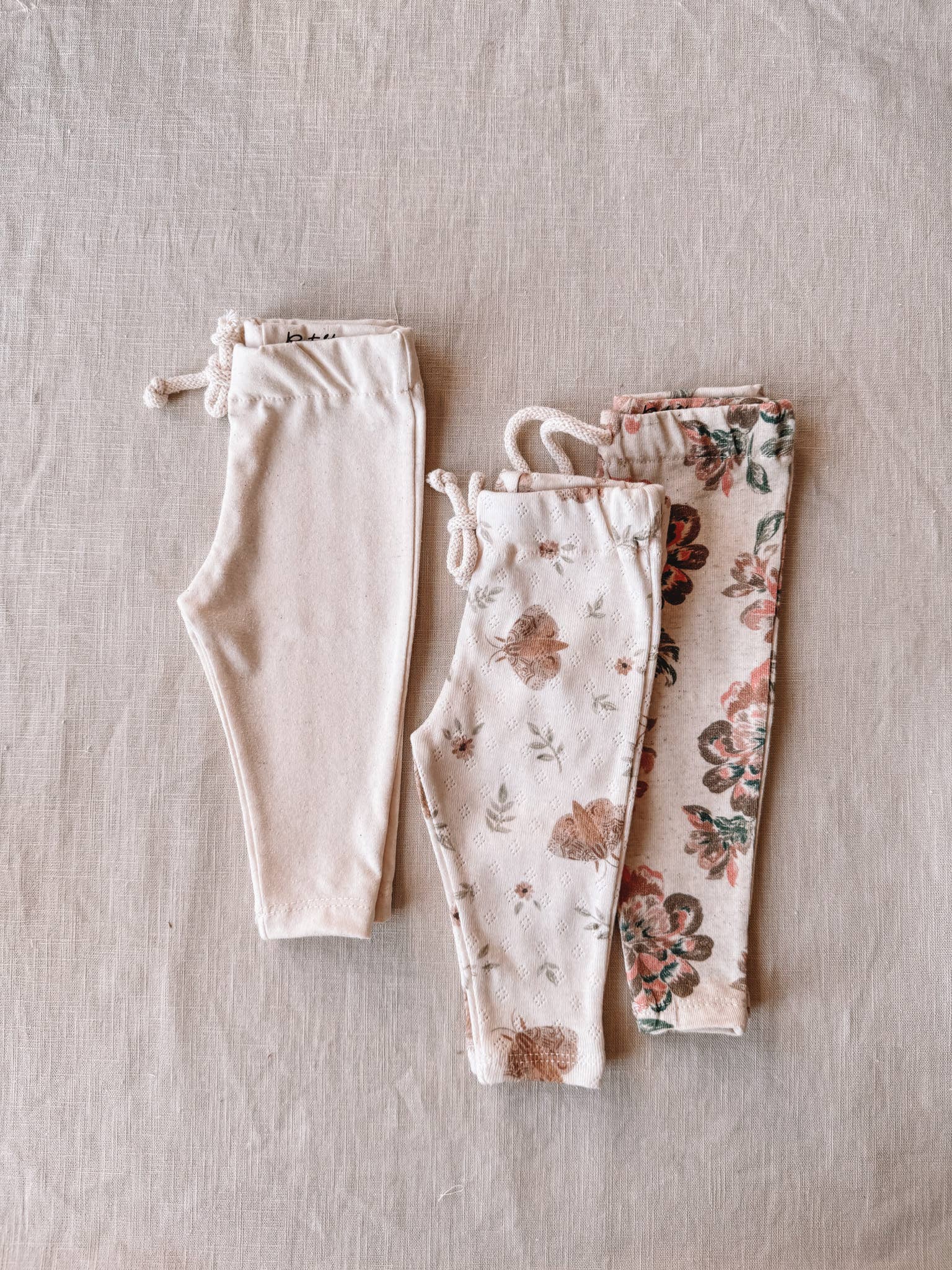 PETITE EvelinaApparel - Wholesale Fashion Leggings - Kids - GRAB BAG / girly leggings0