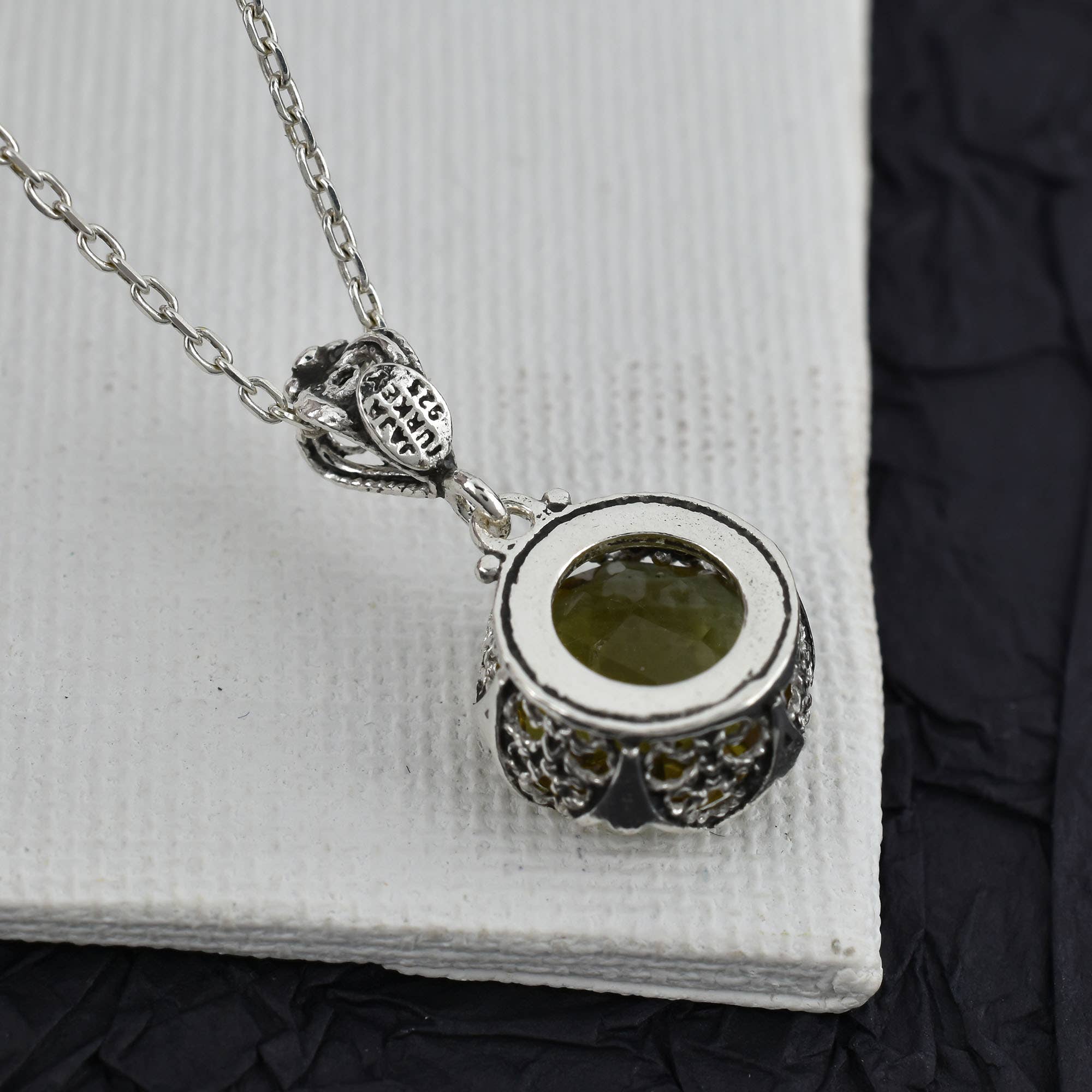 Filigranist Jewelry – wholesale Hänge-/berlockhalsband – Hängsmycke med alexandrit ädelsten i sterling silver för kvinnor10