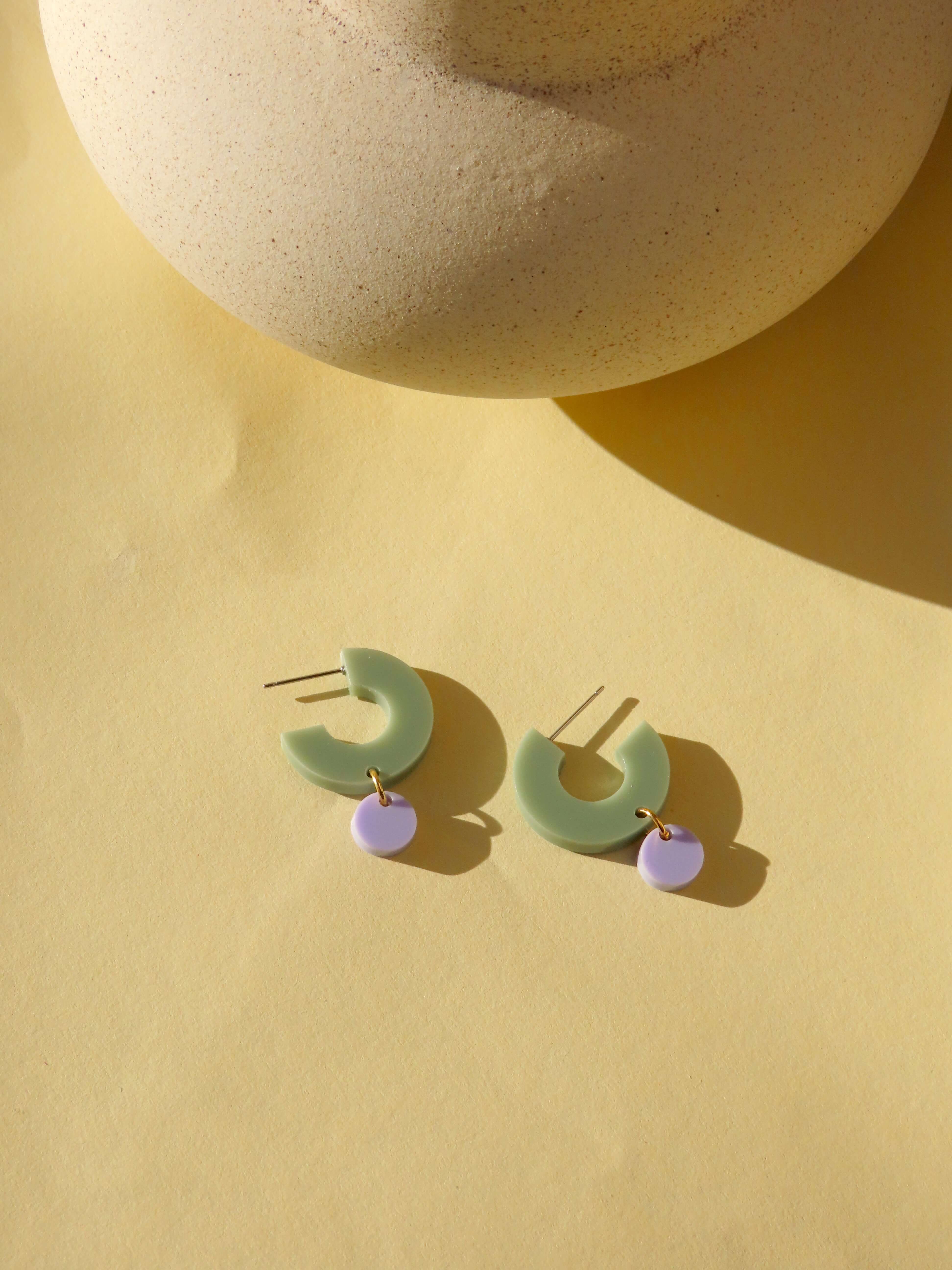 Niemalsmehrohne – Engroshandel Hoops – Creoler Silva af akryl og rustfrit stål i khaki og lilla0