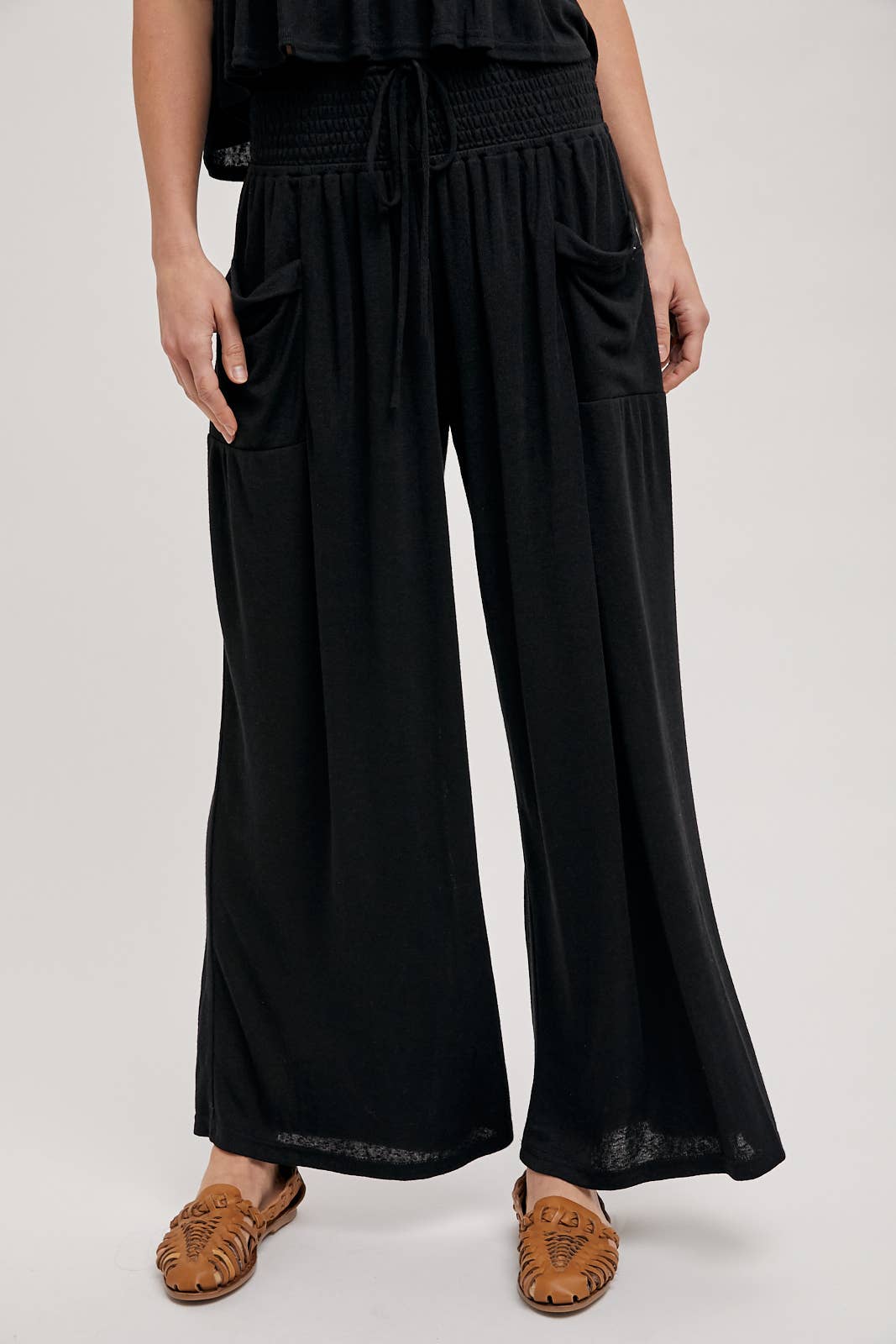 Bluivy – wholesale Set med topp och byxa – Dam – AVSLAPPNAD STICKAD SMOCKAD TOPP OCH BREDA BYXOR SET19