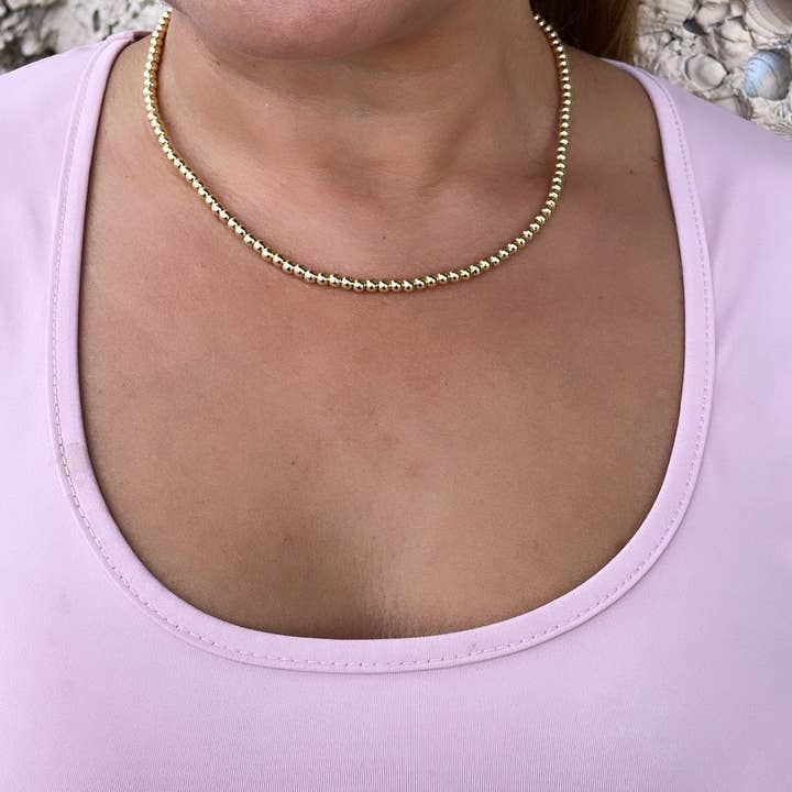 Collier en perles de 4 mm en or rempli 18k Fermeture sophistiquée, collier lariat pour la vente par Milie