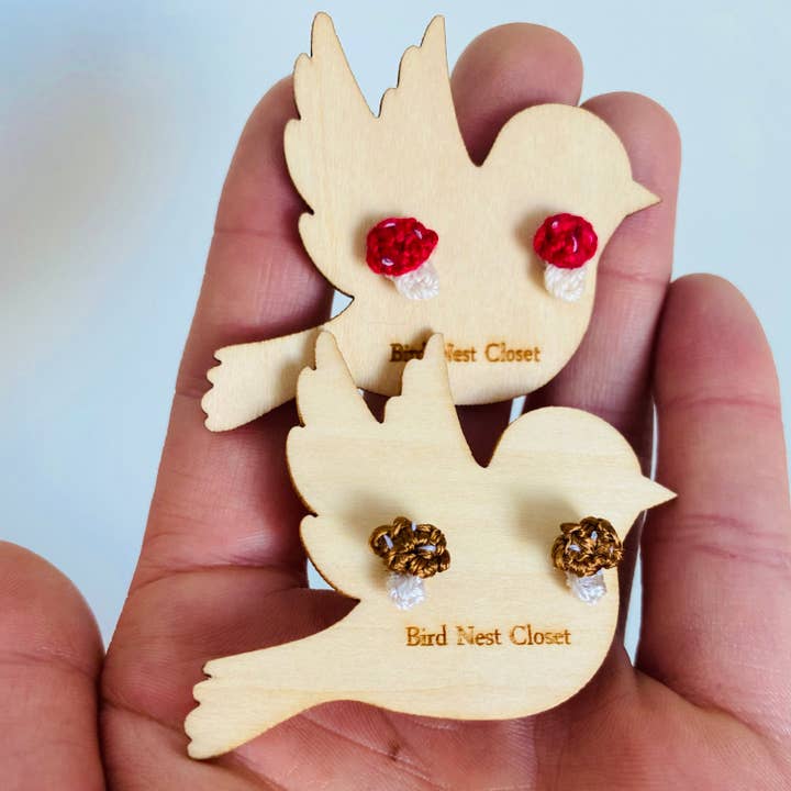 Boucles d'oreilles en crochet en forme de champignon pour la vente par Bird Nest Closet