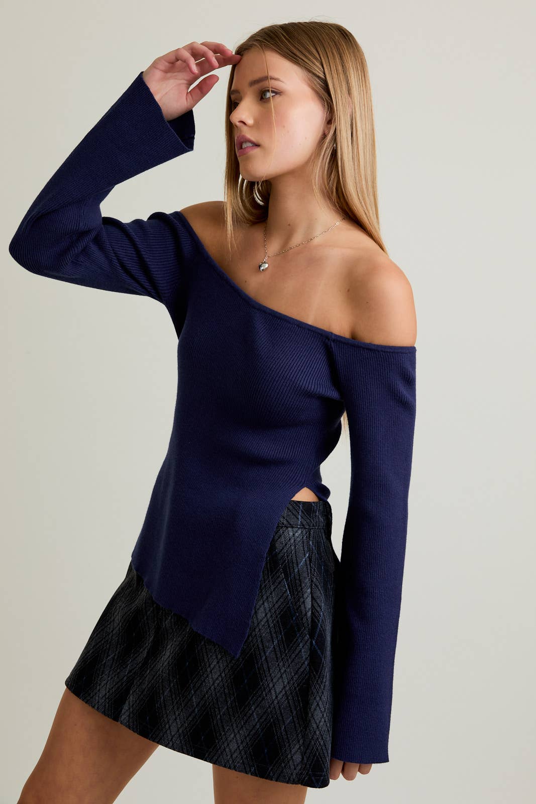 LE LIS - Vente Haut en maille – femme - Haut de pull à fente latérale et épaule dénudée7