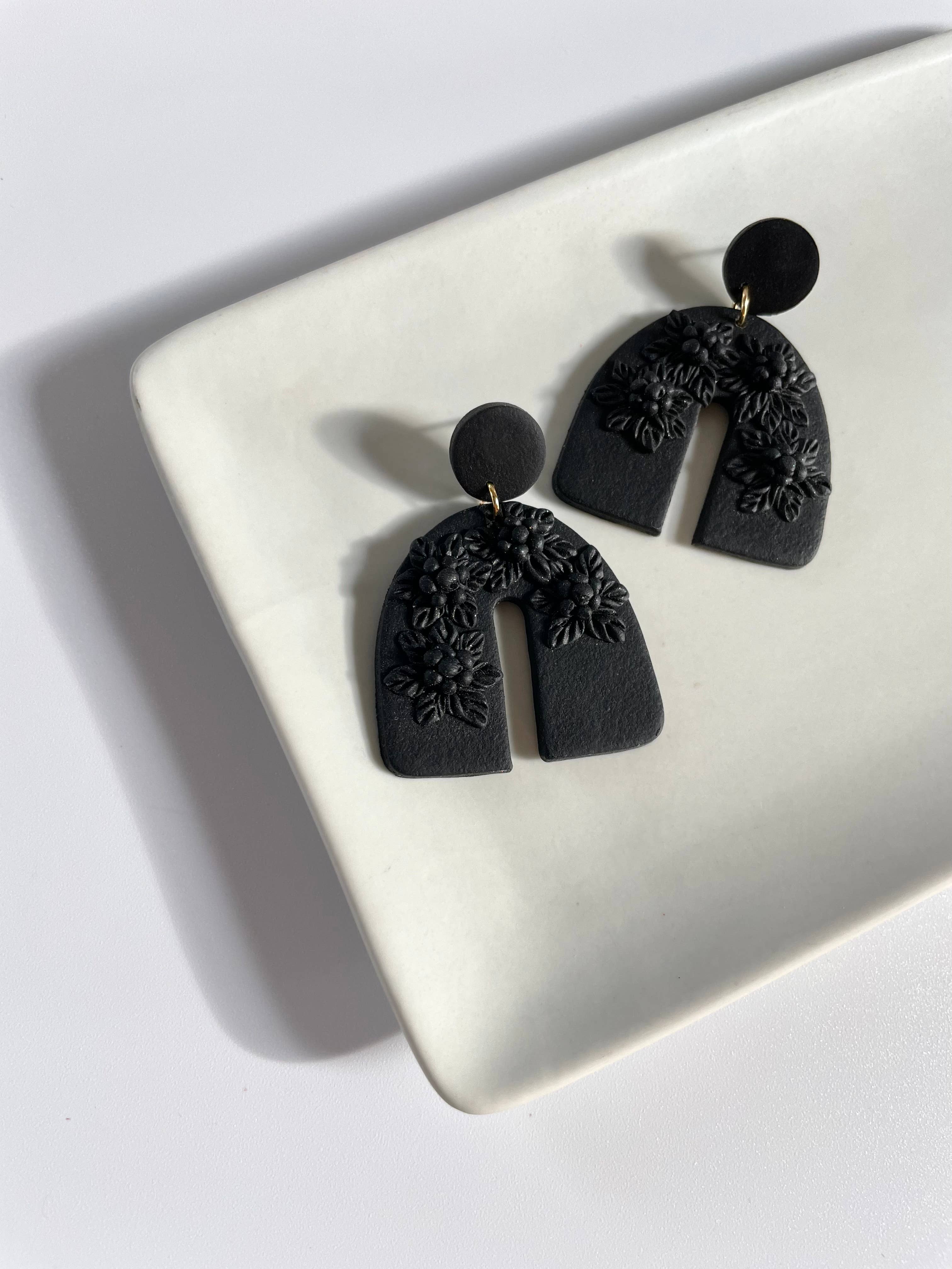 AnalyJewelry - Wholesale Dangle Earrings - Elegant Detail Floral Arch3