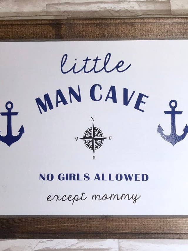 Little Man Cave Geen meisjes toegestaan behalve mama ingelijst canvas voor wholesale door Works of Panglossian