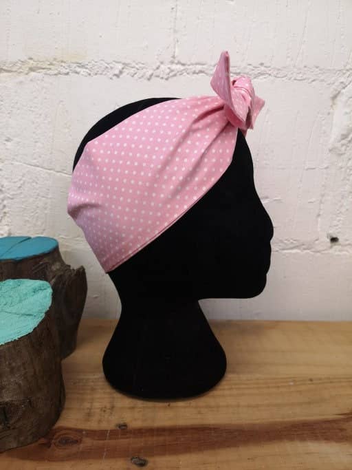 Écharpe cache-cheveux à pois rose pâle et blanc pour la vente par Aye Aye