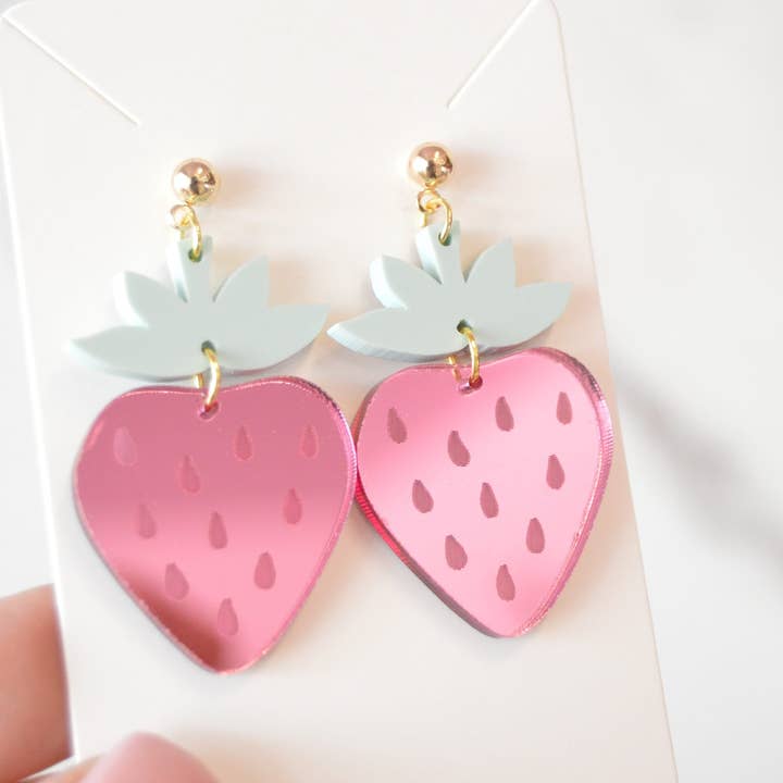 Boucles d'oreilles à la fraise, boucles d'oreilles, boucles d'oreilles pour la vente par The Adorned Fox