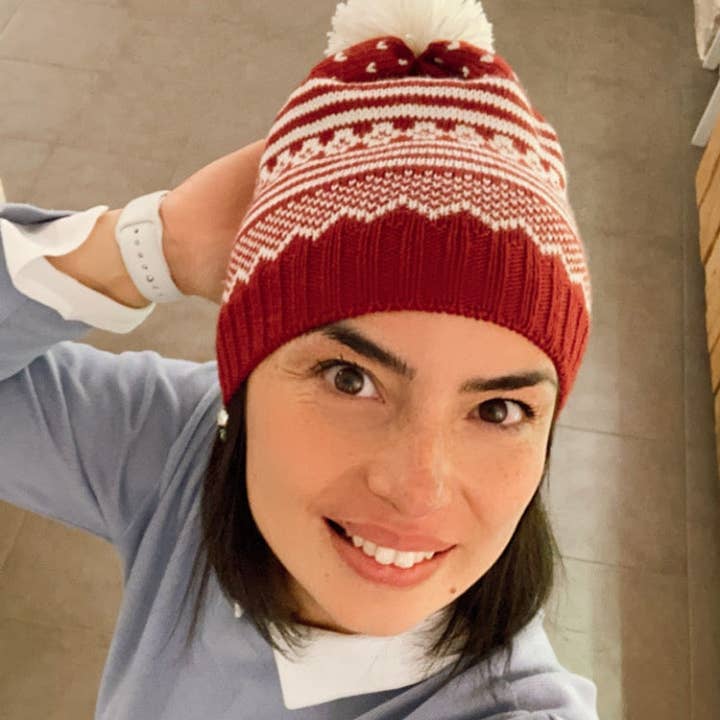 Hvid bordeaux ren uld Pon Pon hat - Håndlavet for engroshandel hos Il Tocco di Minerva