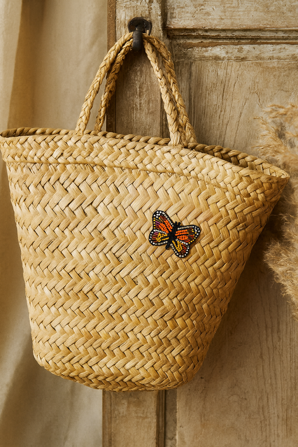 Matr Boomie Fair Trade - Vente Broches - Broche en forme de papillon en perles Bala Mani, fabriquée à la main, issue du commerce équitable2