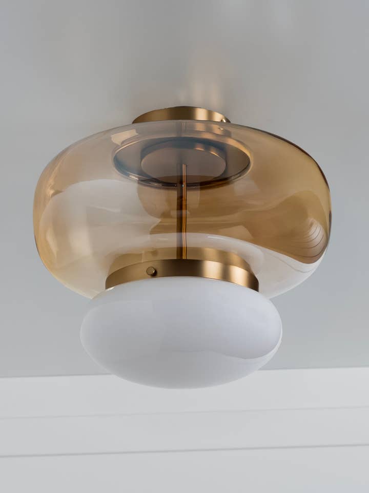 Salvador Honing & Witte Glazen Antieke Plafonnière 27Cm voor wholesale door HEKA LIGHTING & TRADING LTD