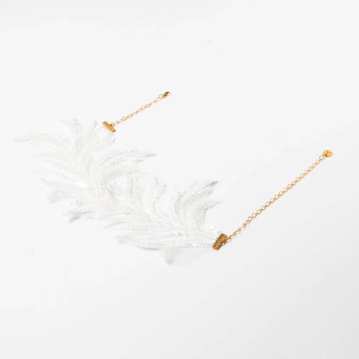 Collier Brodé Belara Plumes Blanc pour la vente par ACUS