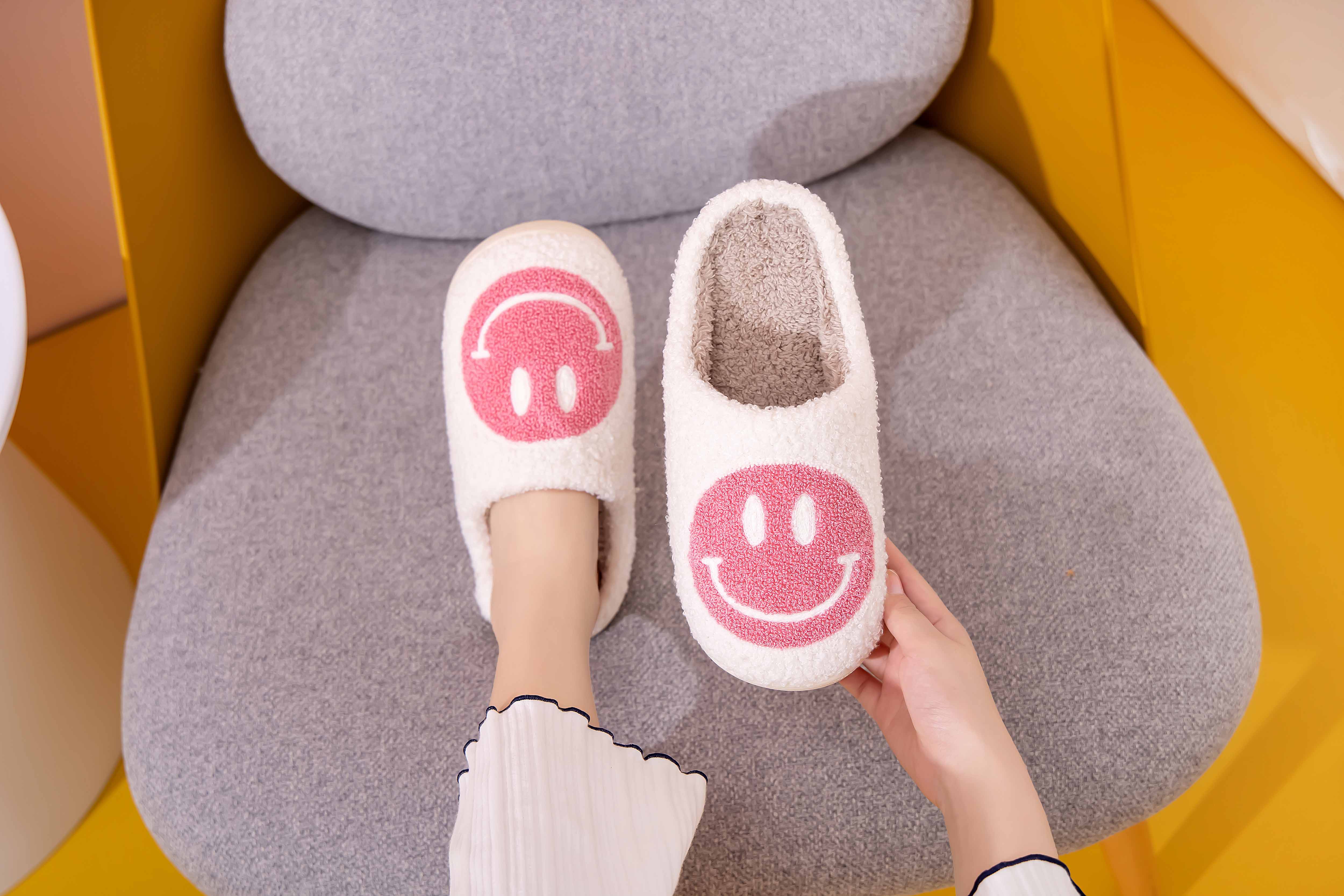 Shop Lev - Vente Chaussons – femme - Chaussons confort à semelle légère en fausse fourrure douce avec visage souriant pour adulte60