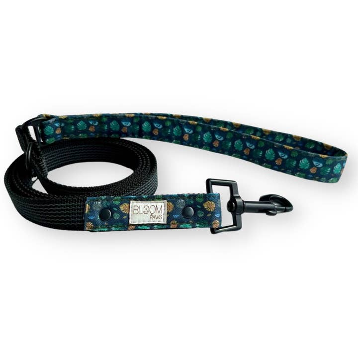 Laisse pour chien en caoutchouc - Monstera - Tissu recyclé pour la vente par Bloom Paws
