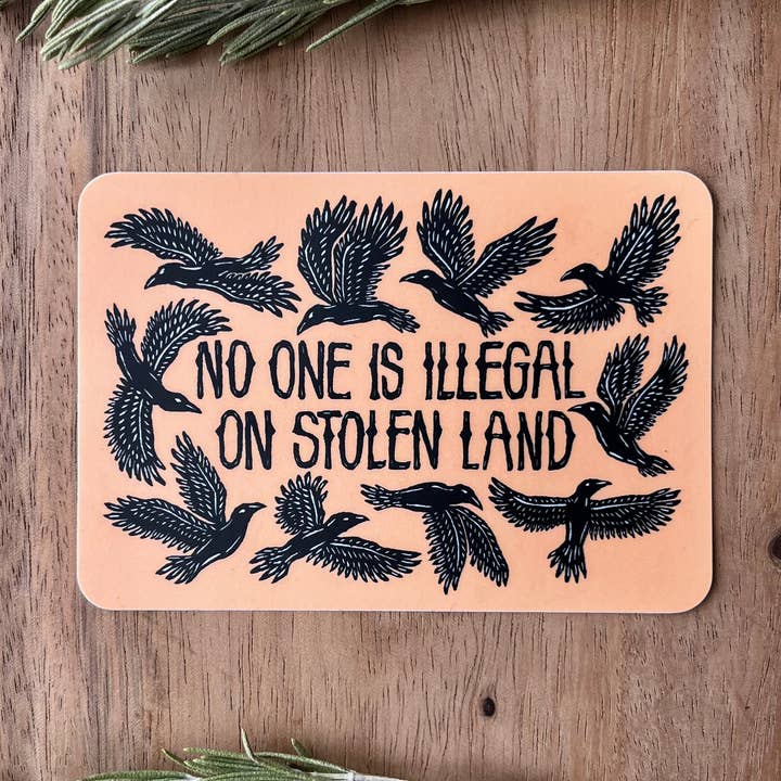 Autocollant "Personne n'est illégal sur des terres volées" | vinyle mat pour la vente par stickiemi