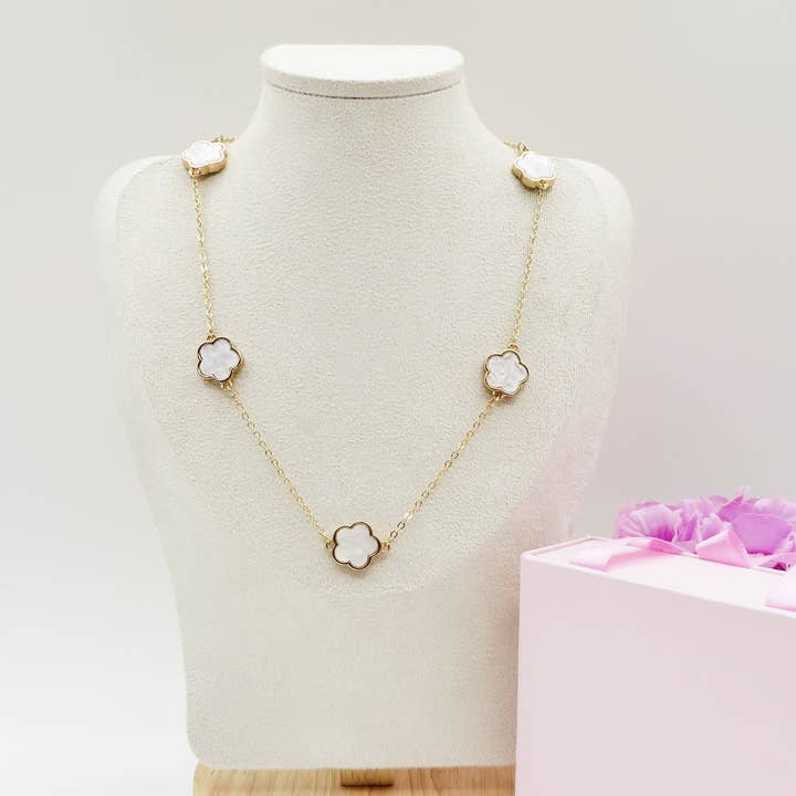 BIANCO base ORO LILY flores grandes ~ Collar de flores en nácar de venta al por mayor en Faire
