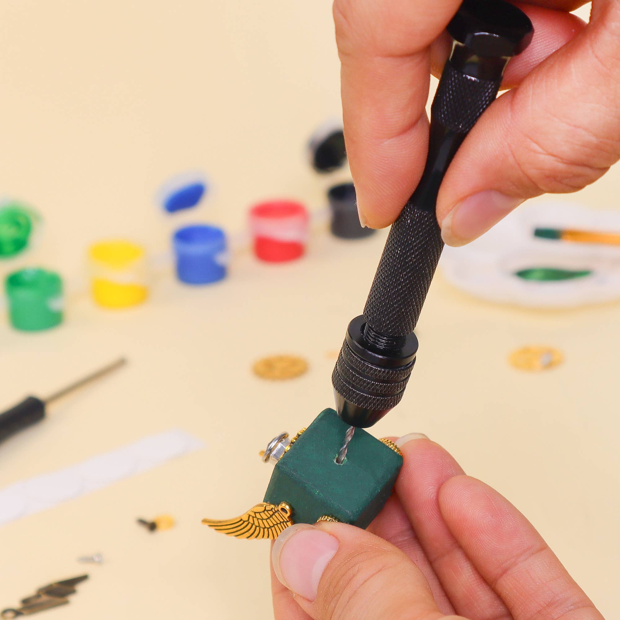 Kitsville - Wholesale Doe-het-zelf-knutselset - Doe-het-zelf Houten Trein Kit – Bouw een Houten Trein met LED Licht5