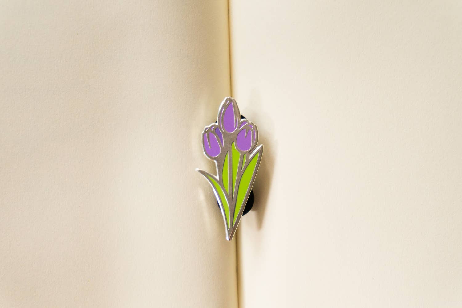 Creative Goodie – Großhandel Anstecker/Button – Tulpen Harte Emaille-Pin Pflanznadel Zimmerpflanzen-Emaille-Pin1