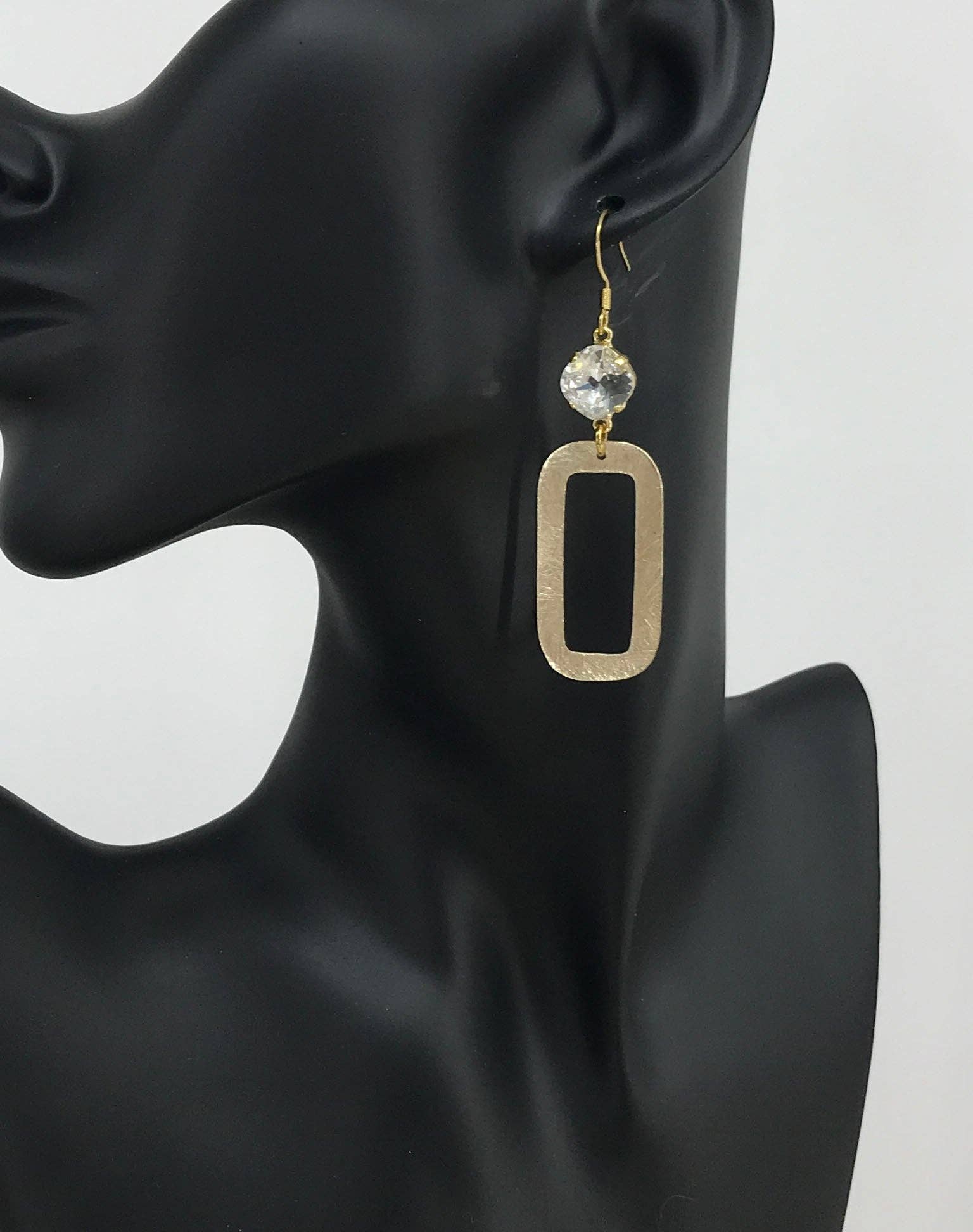 Magnolia & Peach Jewelry Boutique, LLC – wholesale Hängande örhängen – Camille örhängen1