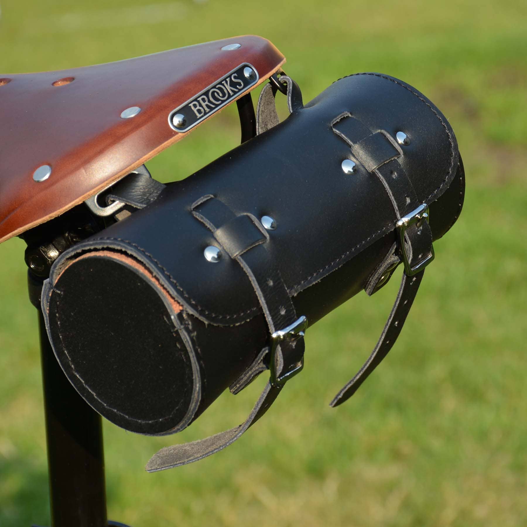 Exclusive Art Inc – Engroshandel Tilbehør til cykling – Cykelsadel Lædertaske - Utility Værktøjstaske - Rund Sort0