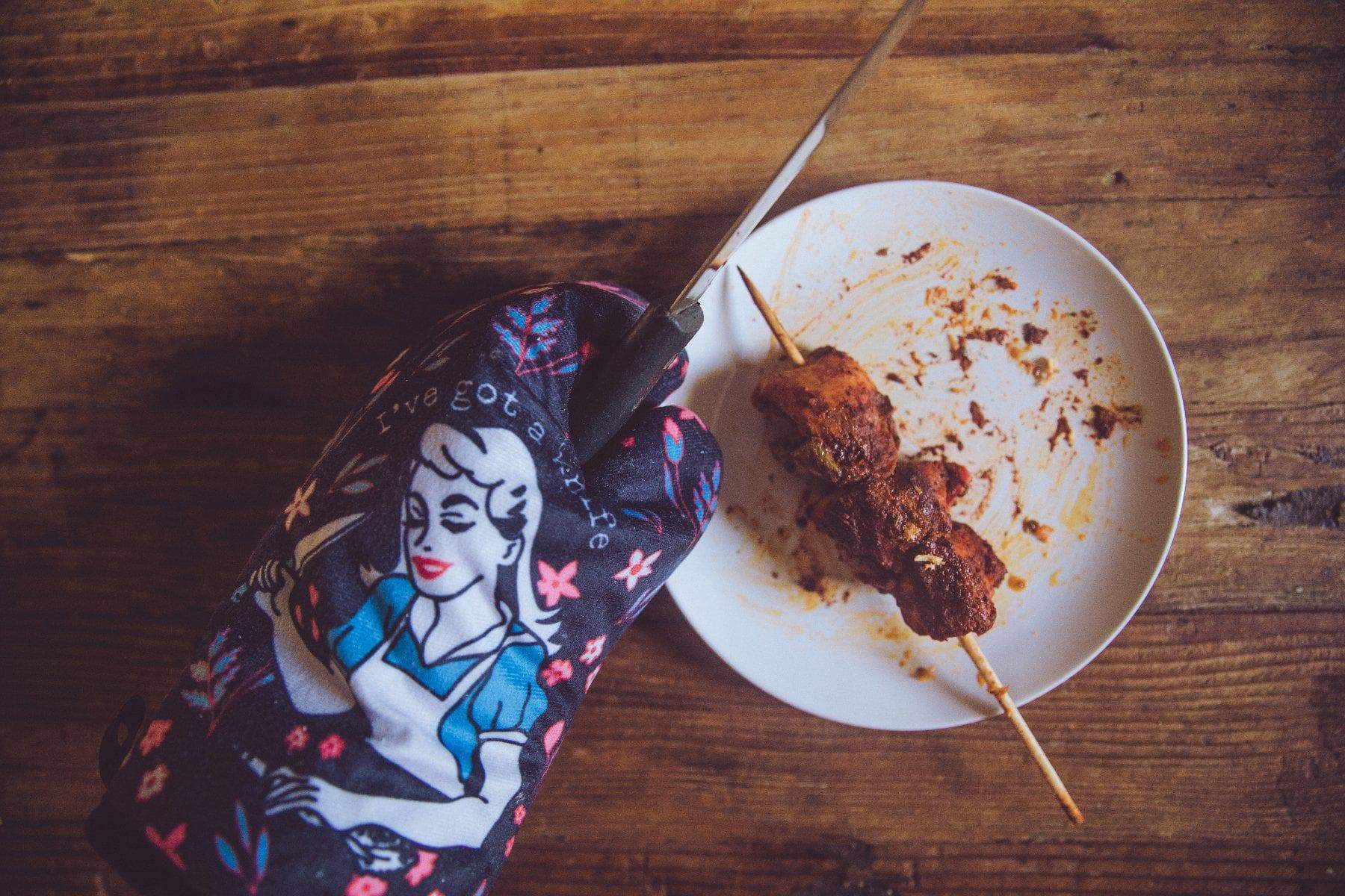 Black I've Got A Knife Oven Mitt Offensive Funny Pot Holder Joke for wholesale on Faire1