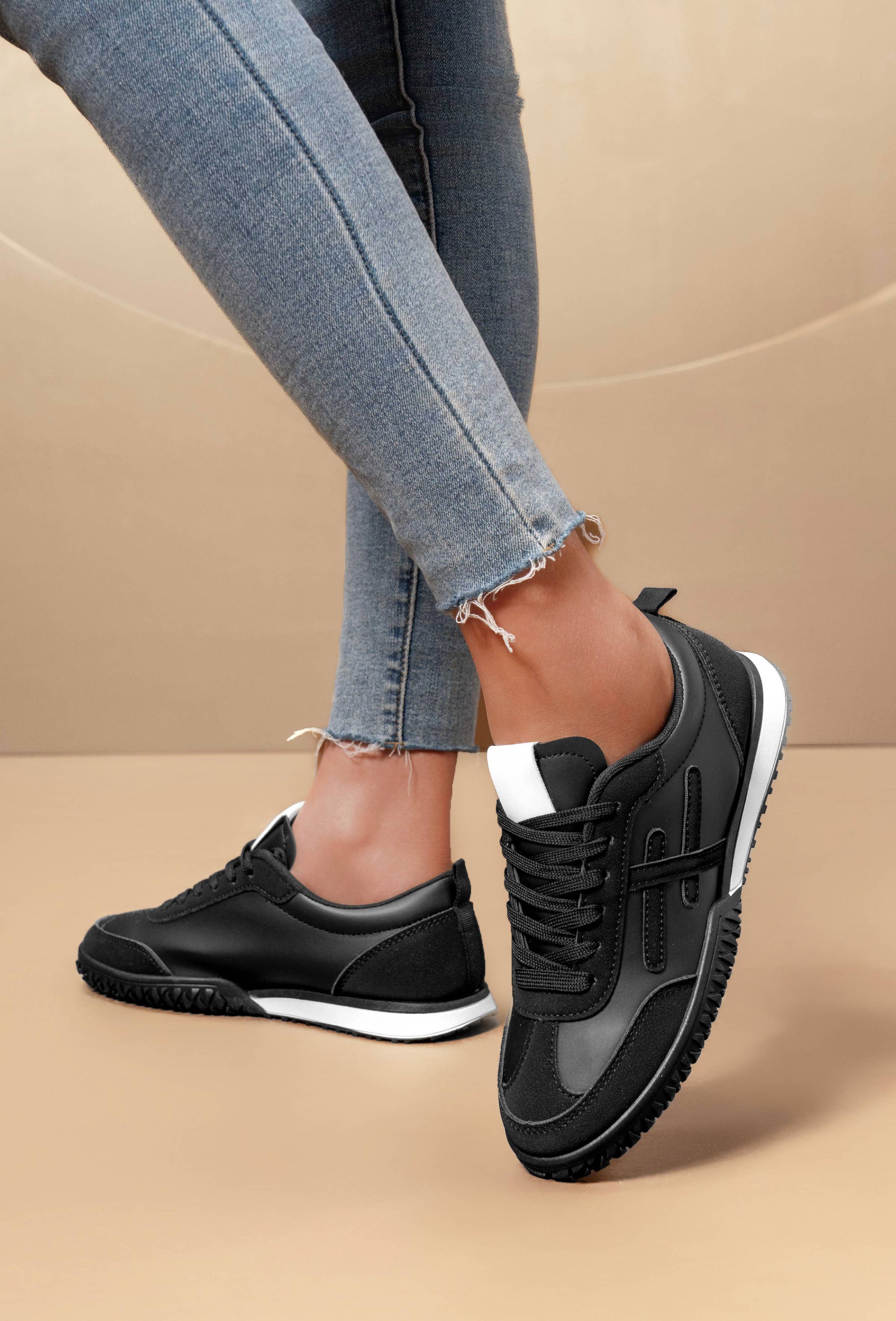 C'M PARIS - Wholesale Lifestyle Sneakers - Women's - Retro Sneakers with Mesh Insert and Gum Sole 652811