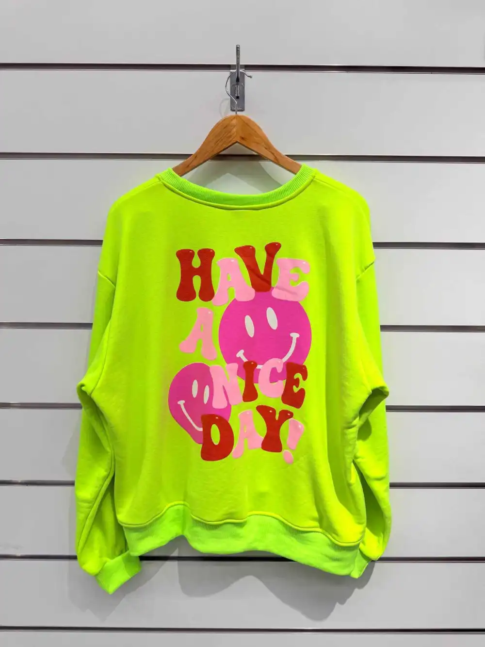 Chilli Girl Collection – wholesale Sweatshirt - Dam – Tröja med rund halsringning och smiley-tryck1