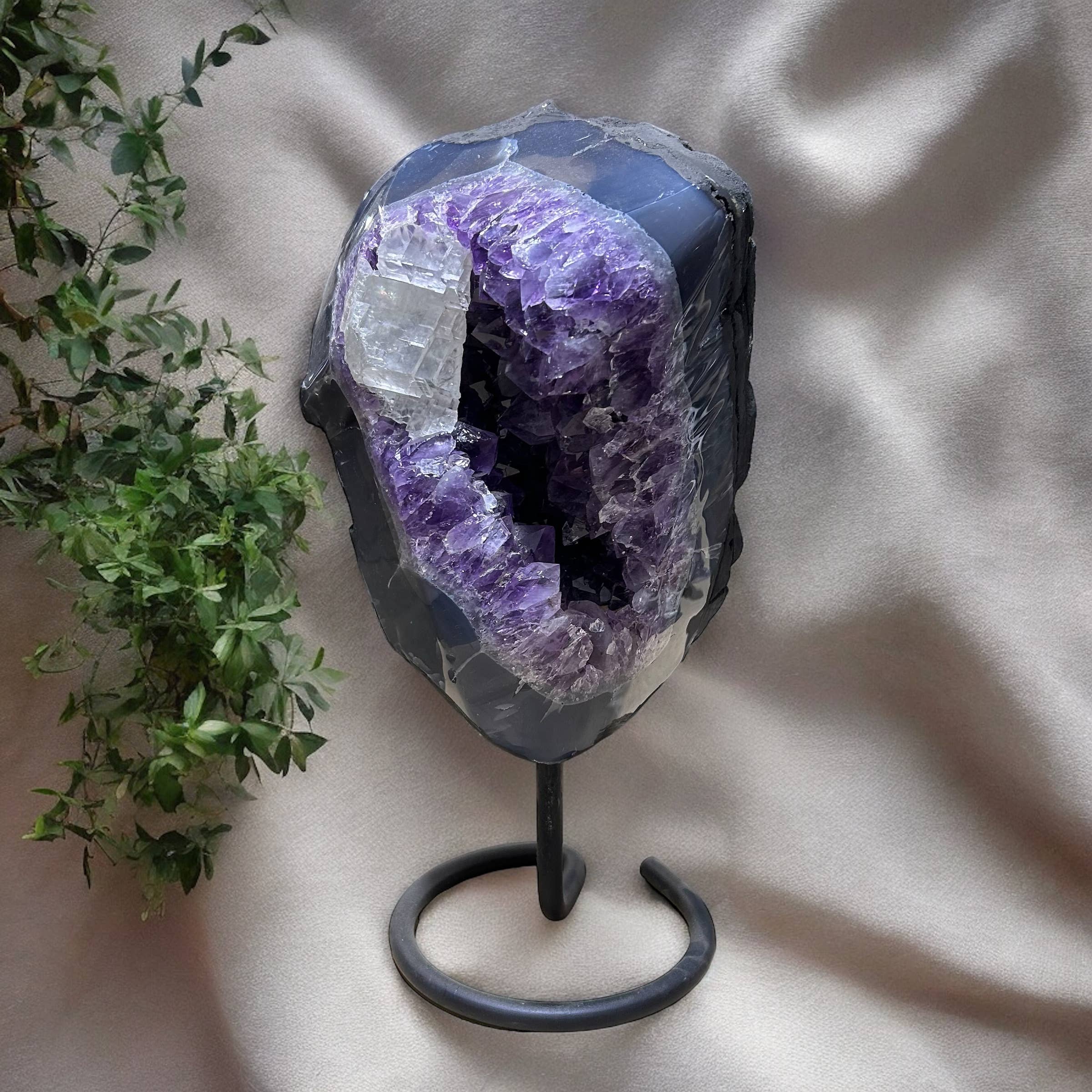 Quasar Gems USA - Wholesale Spiritual Stone/Crystal - Amethyst on Metal Stands Grade AA1