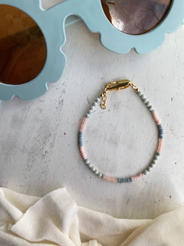 Bracelet Spring Babe pour la vente par Finnie’s Findings