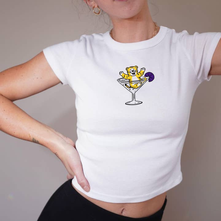 T-shirt bébé Tiger Martini Baton Rouge Jour de match pour la vente par FizzCandy Designs