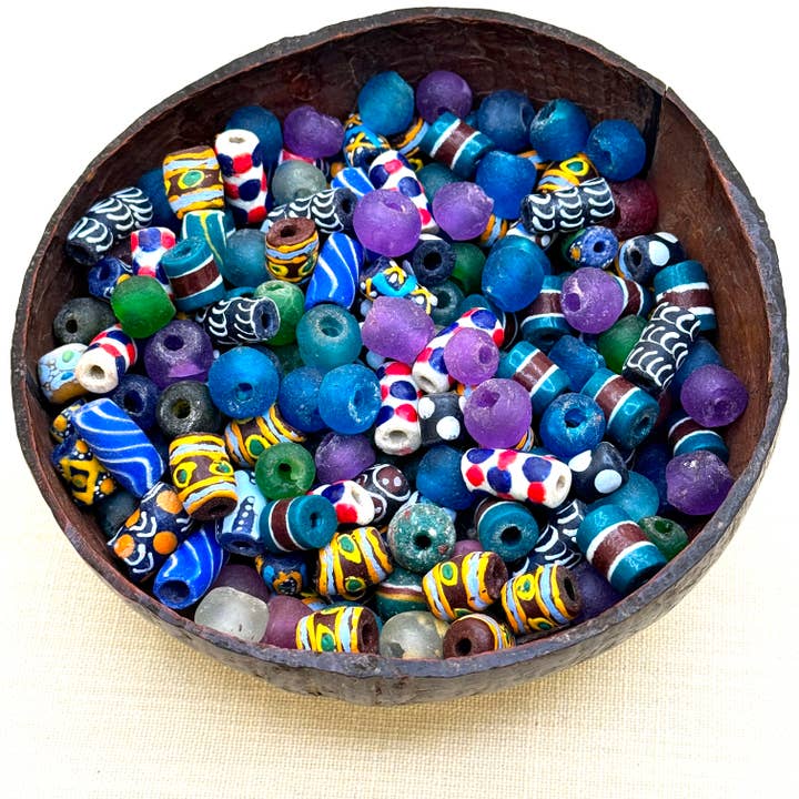 Tesoros Trading Company – Engroshandel Perler – Individuelle håndlavede glasperler, Ghana