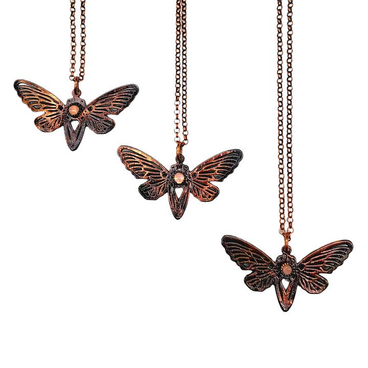 Collier cigale Rainbow Moonstone pour la vente par MergingMetals