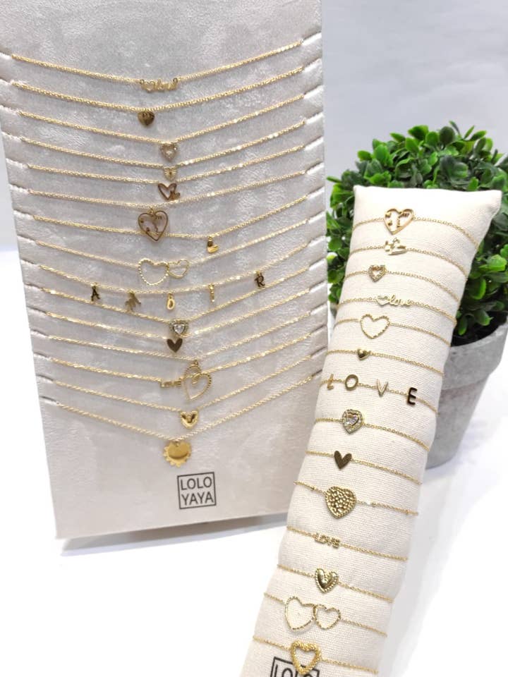 Herzgold—Display mit 16 Armbändern für den Großhandel von LOLO & YAYA